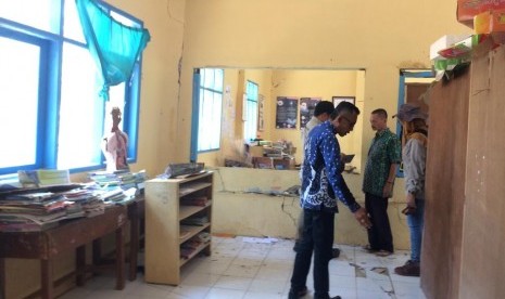 PVMBG memeriksa kondisi bangunan SDN 2 Kadupandak di Desa Kadupandak, Kecamatan Tambaksari, Kabupaten Ciamis, Kamis (7/11).