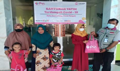 PYI menyalurkan bansos untuk bantu memenuhi kebutuhan anak yatim dan dhuafa.