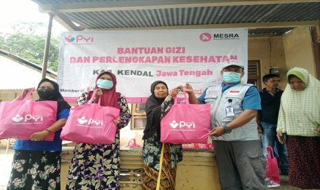  PYI Yatim dan Zakat menyalurkan bantuan untuk lansia dhuafa terdampak pandemi pada, Kamis (28/10). Bantuan yang disalurkan berupa kebutuhan dasar seperti beras dan perlengkapan kesehatan seperti handuk, sabun, shampo, pasta gigi, sikat gigi, minyak telon, masker dan obat obatan.