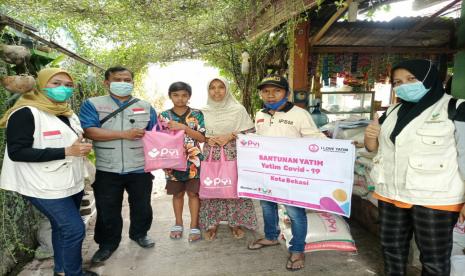  PYI Yatim & Zakat menyalurkan bantuan berupa paket sembako untuk belasan anak yatim terdampak Covid-19 pada, Rabu (12/22). 