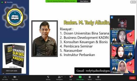 R M  Tedy Aliudin, dosen UBSI dan  ketua Lembaga Pengembangan Usaha Kadin  Indonesia menjadi narasumber webinar SMITEAC bertajuk Perkembangan Bisnis Seiring Revolusi Industri 4.0.