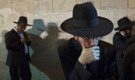 Rabbi Yahudi beraliran Ultra-Orthodox.