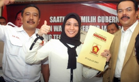 Rachel Maryam anggota Komisi I DPR-RI mencalonkan diri menjadi Wakil Gubernur pada Pemilihan Gubernur Jabar 2013 mendatang melalui Partai Gerindra, Bandung, Jawa Barat.