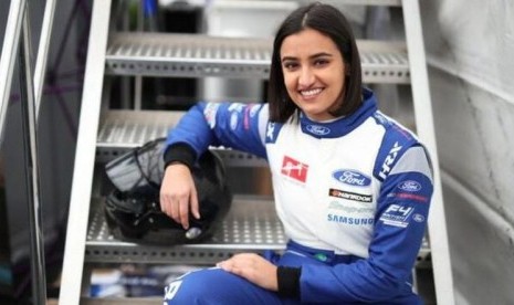 Raema Juffali menjadi perempuan pertama dari Arab Saudi yang melakukan debut sebagai pembalap di F4 British Championship.