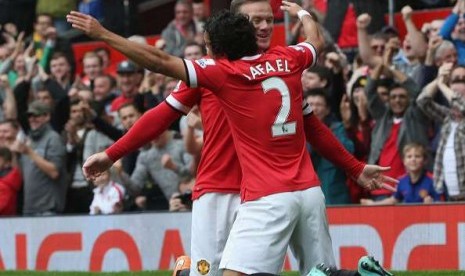 Rafael bersama Wayne Rooney