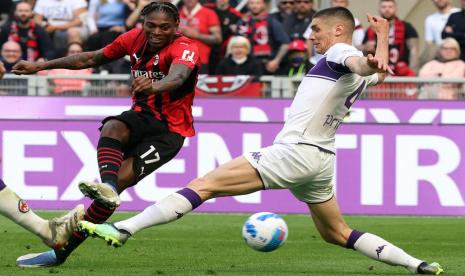 Rafael Leao mencetak gol kemenangan AC Milan vs Diorentina, Ahad (1/5/2022) malam WIB.