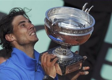 Rafael Nadal juarai Prancis Terbuka 2011.