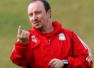 Rafael Benitez memimpin perjalanan panjang skuad \'The Reds\' dari London menunju Madrid.