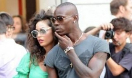 Raffaella Fico (kiri) dan Mario Balotelli