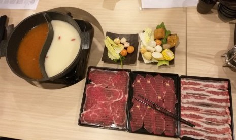 Ragam sajian di restoran all you can eat Kitamura shabu-shabu. Kian nikmat disajikan dengan kuah spicy miso dan chicken collagen.