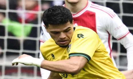 Ragnar Oratmangoen saat membela Fortuna Sittard melawan Ajax.