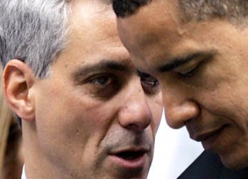 Rahm Emanuel membisikkan sesuatu kepada Presiden Barack Obama