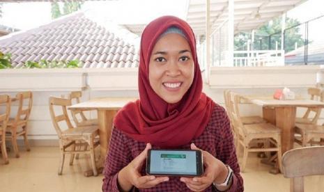 Rahma Bintariati (29) adalah salah satu peserta JKN-KIS yang merasa puas dengan fitur-fitur yang tersedia di aplikasi Mobile JKN.