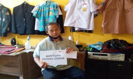 Rahmat Sunardi adalah salah satu pelaku UMKM di Desa Puntukdoro, Kecamatan Plaosan, Kabupaten Magetan. Sama seperti kebanyakan pelaku usaha, di masa pandemi ini Rahmat juga ikut terdampak. Sebelum ada pandemi Covid-19, usaha Rahmat Sunardi sebagai penjahit sangat lancar dan banyak orderan. Adapun omset dalam 1 bulan bisa Rp 3 sampai  Rp 4 juta.