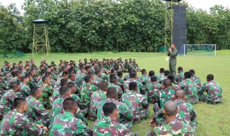 Raider Kostrad menyelenggarakan kegiatan Latihan Dalam Satuan (LDS) yang menitikberatkan pada kemampuan melaksanakan Operasi Mobil Udara (Mobud). di Lapangan Besole, Kecamatan Bayan, Kabupaten Purworejo, Rabu (21/12),