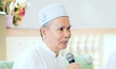 Rais Syuriyah Pengurus Besar Nahdlatul Ulama (PBNU) KH Afifuddin Muhajir, penulis kasidah lagu resmi Muktamar ke-34 Nahdlatul Ulama  