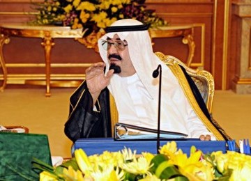  Raja Abdullah saat memimpin rapat kabinet di Riyadh. 