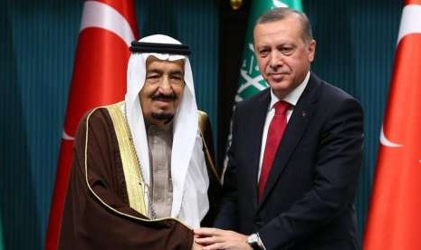 Erdogan-Raja Salman Sepakat Selesaikan Masalah dengan Dialog. Raja Arab Saudi Salman bin Abdul Aziz dan Presiden Turki Recep Tayyip Erdogan.