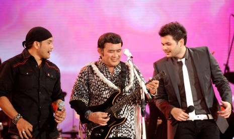 Raja Dangdut Rhoma Irama bersama kedua anaknya Ridho dan Vicky Rhoma