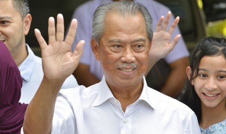 Raja Malaysia telah menunjuk politisi kawakan Muhyiddin Yassin sebagai perdana menteri baru, mengalahkan upaya Mahathir Mohamad untuk kembali berkuasa setelah seminggu kekacauan politik yang mengikuti pengunduran dirinya sebagai perdana menteri.