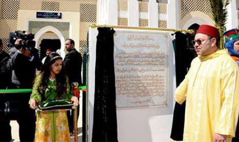 Raja Maroko Mohammad VI saat membuka institut Mohammad VI di Rabat