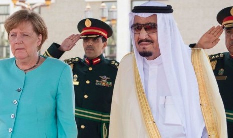 Raja Salman bin Abdulaziz Al Saud, menerima kedatangan Kanselir Jerman Angela Merkel di Istana Al Salam 