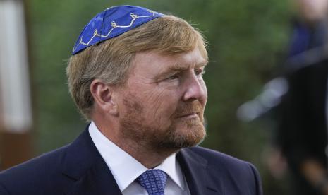 Raja Willem-Alexander tiba untuk membuka monumen baru di jantung Kawasan Yahudi bersejarah Amsterdam pada Minggu, 19 September 2021, untuk menghormati 102.000 korban Holocaust Belanda.