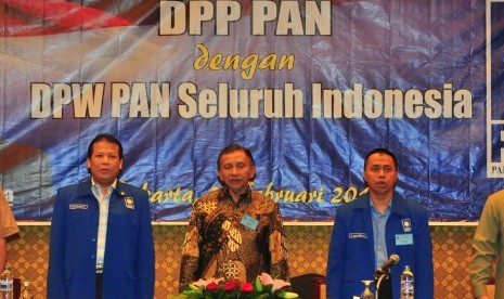 Taufik Kurniawan bersama dengan  Amien Rais, dan Wakil Ketua Umum PAN (tengah), dan Dradjad Wibowo (kanan)