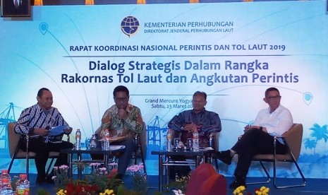 Rakornas Perintis dan Tol Laut 2019 yang dihadiri oleh para stakeholder dan pihak terkait, berakhir Sabtu (23/3). Dalam rakornis juga digelar dialog strategis yang mengambil tema sinergi Antarmoda perintis untuk distribusi logistik End to End tersebut langsung dipandu oleh moderator Direktur Lalu Lintas dan Angkutan Laut. 