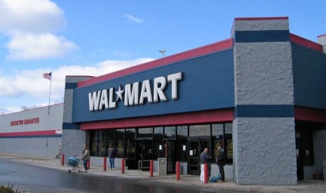 Raksasa ritel Amerika Serikat Walmart. Para anggota keluarga Walton menjual saham Walmart menjelang aksi pembelian kembali (buyback) saham perusahaan pada tahun ini.