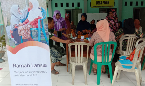 Ramah Lansia Rumah Zakat.