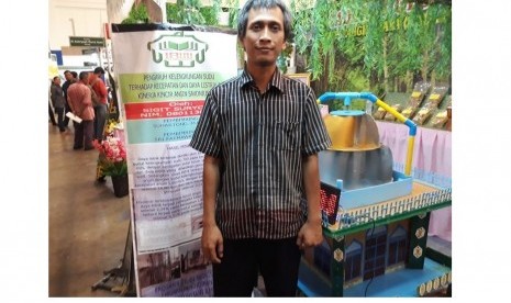 Rancangan masjid penghasil listrik dalam Pameran Pendidikan Islam Internasional atau International Islamic Education Expo (IIEE) di Indonesia Convention Exhibition (ICE) BSD, Tangerang Selatan, Banten, Kamis (23/11). Inovasi masjid ini merupakan karya Jurusan Pendidikan MIPA, Fakultas Tarbiyah dan Ilmu Keguruan IAIN Palangkaraya. 