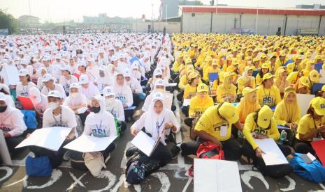 Rangkaian kegiatan Pengenalan Kehidupan Kampus Bagi Mahasiswa Baru (PKKMB) di Kampus Digital Kreatif Universitas BSI (Bina Sarana Informatika) menghadirkan sorotan utama berupa Seminar Motivasi (Semot), yang dimeriahkan oleh berbagai kegiatan seru. Salah satu di antaranya adalah Ormawa Expo yang berhasil menarik puluhan ribu mahasiswa/i baru di BSI Convention Center (BSI Convex), Bekasi, Ahad (17/9/2023).