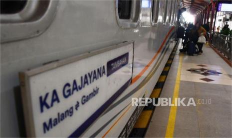 Rangkaian Kereta Gajayana relasi Stasiun Malang-Gambir.