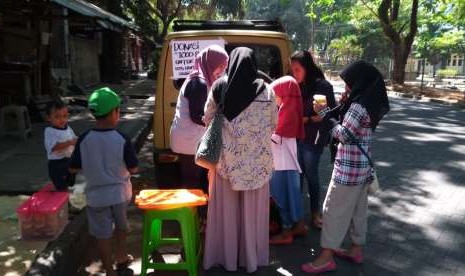 Ranu berjualan puding keliling di Sanmor.