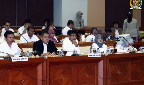 Rapat Anggaran Sekretariat Jenderal DPD RI dengan komisi III DPD RI, Jakarta (27 Mei 2013).