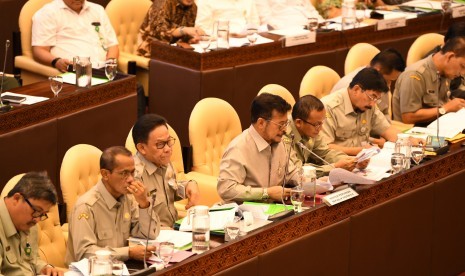 Rapat kerja Kementrian pertanian dengan DPR, Senin (18/11).