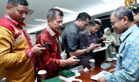  Rapat Kerja Komite II DPD RI dengan Ditjen Dikti Kemendikbud, Jakarta, Selasa (29 Januari 2013).