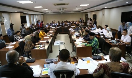 Rapat kerja Tim Anggaran Komite I, II,III,IV dengan Menteri Keuangan Sri Mulyani dan kementerian PPN, di komplek parlemen, Rabu (21/6).