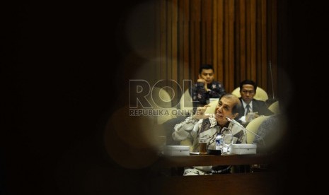  Rapat konsultasi Timwas Century dengan Ketua Badan Pemeriksa Keuangan (BPK) Hadi Poernomo di Kompleks Parlemen Senayan, Jakarta, Rabu (3/7).  ( Republika/ Tahta Aidilla)