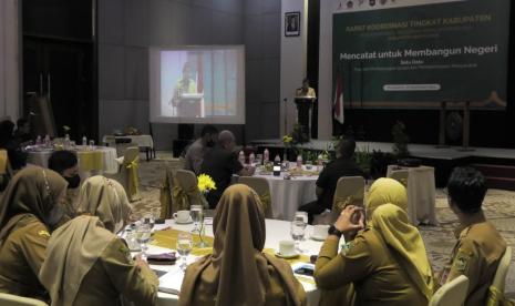 Rapat koordinasi pendataan awal Registrasi Sosial Ekonomi (Regsosek) satu data perlindungan sosial dan pemberdayaan masyarakat, di Hotel Surya Yudha Purwokerto, Senin (26/9/2022).