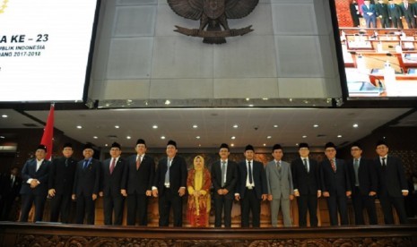 Rapat Paripurna DPR RI dipimpin Wakil Ketua DPR RI Taufik Kurniawan menyetujui sembilan orang calon anggota Komisi Pengawas Persaingan Usaha (KPPU) terpilih untuk masa jabatan 2017–2022.