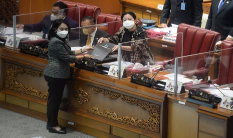 Rapat Paripurna DPR tersebut secara resmi mengesahkan Rancangan Undang-Undang Tindak Pidana Kekerasan Seksual (RUU TPKS) menjadi undang-undang.