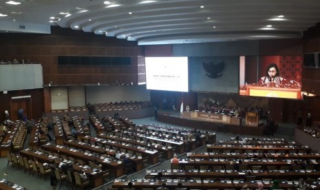 Rapat Paripurna pembukaan masa persidangan V DPR tahun sidang 2017-2018 di Kompleks Parlemen, Senayan, Jakarta, Jumat (18/5).