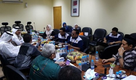 Rapat peningkatan layanan jemaah antara Kemenag dengan Muassasah Asia Tenggara di Wisma Haji Makkah. (foto: kemenag.go.id)