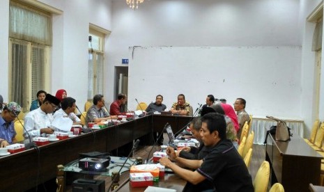 Rapat persiapan Minang Book Fair 2017 di kantor Gubernur Sumbar, Padang, Jumat (9/12/2016).