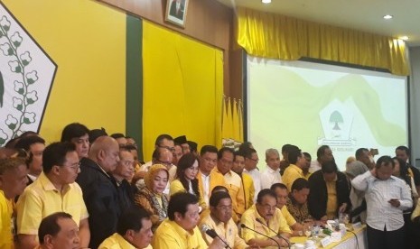 Rapat pleno DPP Partai Golkar memutuskan Airlangga Hartanto sebagai Ketua Umum Partai Golkar definitif menggantikan Setya Novanto di Kantor DPP Golkar, Slipi, Jakarta, pada Rabu (13/12). 