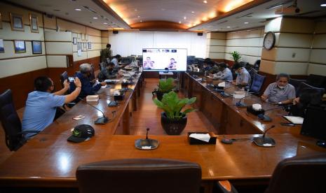 Rapat Tim Pengawas Penanggulangan Bencana DPR RI secara virtual dengan Gubernur DKI Jakarta Anies Baswedan membahas “Pelaksanaan PSBB di DKI Jakarta dan Integrasi Pelaksanaannya dengan PSBB di Jawa Barat dan Banten,”, Kamis (16/4).