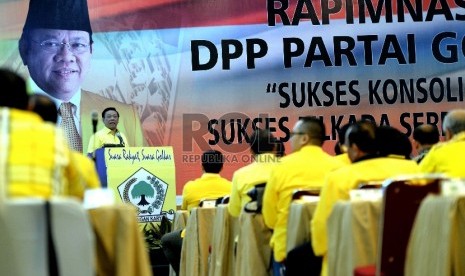 Rapimnas II Golkar. Ketua Umum Partai Golkar versi Munas Ancol Agung Laksono memberikan paparan saat pembukaan Rapimnas II Partai Golkar versi Munas Ancol di Kantor DPP Golkar, Jakarta, Selasa (19/5).