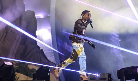 Rapper Travis Scott tampil di Astroworld Festival, NRG Park, Houston, Amerika Serikat, Jumat (5/11). Delapan orang meninggal dan banyak yang luka-luka setelah penonton merangsek ke depan panggung saat Scott tampil.